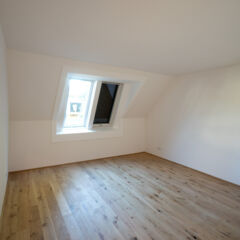 Zimmer mit Dachfächenfenster 