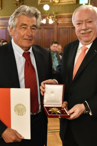 160314_Überr.Goldenes Ehrenzeichen Std Wien 160314_Überr.Goldenes Ehrenzeichen Std Wien