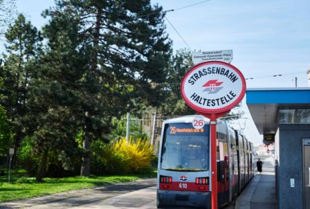 Straßenbahn  Straßenbahn