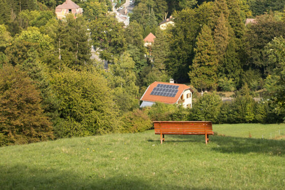 Haus mit PV Paneelen