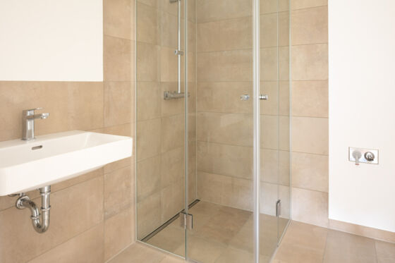 Badezimmer mit Dusche 