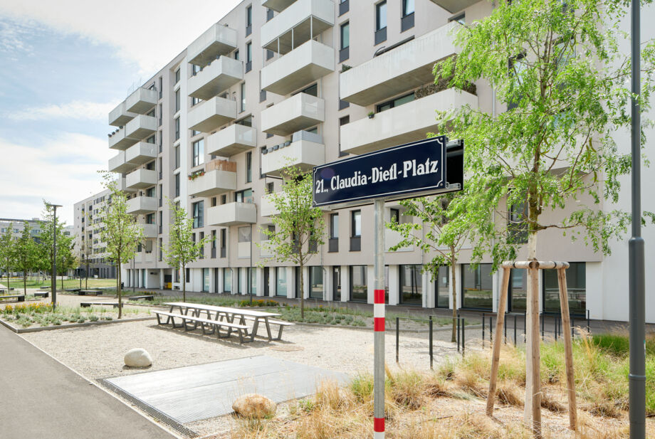 21. Claudia Dietl Platz 2 21. Claudia Dietl Platz 2